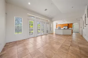 6623 38th Ln E, Sarasota, FL 34243 - Photo 6