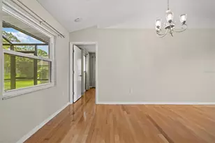 7129 Queen Palm Cir, Sarasota, FL 34243 - Photo 12