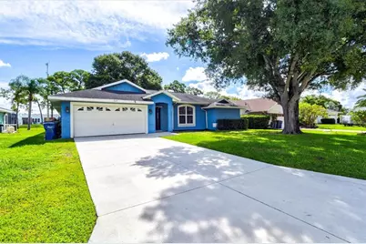 7129 Queen Palm Circle, Sarasota, FL 34243 - Photo 2