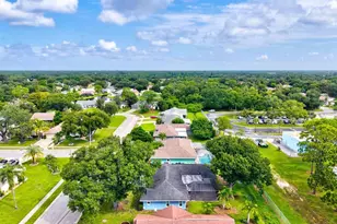 7129 Queen Palm Cir, Sarasota, FL 34243 - Photo 44
