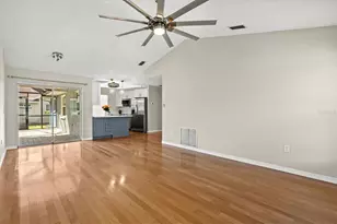 7129 Queen Palm Cir, Sarasota, FL 34243 - Photo 22
