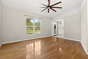 7129 Queen Palm Cir, Sarasota, FL 34243 - Photo 8