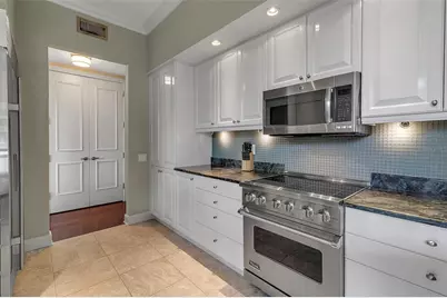 1241 Gulf Of Mexico Drive #109, Longboat Key, FL 34228 - Photo 14