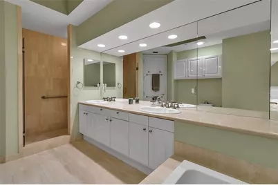 1241 Gulf Of Mexico Drive #109, Longboat Key, FL 34228 - Photo 18