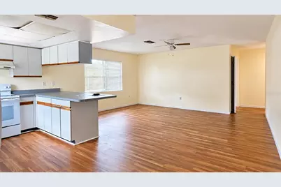 1613 28th Street W, Bradenton, FL 34205 - Photo 2