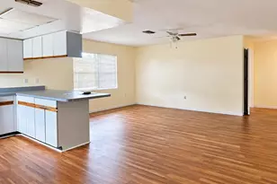 1613 28th St W, Bradenton, FL 34205 - Photo 2