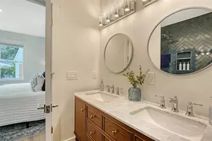 2546 Loma Linda St, Sarasota, FL 34239 - Photo 20