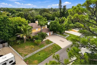 2429 Whippoorwill Circle, Sarasota, FL 34231 - Photo 2
