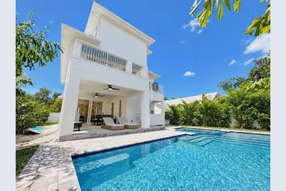 1647 Siesta Drive, Sarasota, FL 34239 - Photo 2