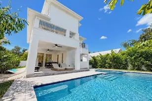 1647 Siesta Dr, Sarasota, FL 34239 - Photo 2