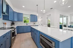 1647 Siesta Dr, Sarasota, FL 34239 - Photo 18