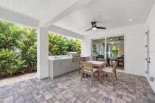 1647 Siesta Dr, Sarasota, FL 34239 - Photo 12