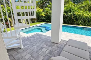 1647 Siesta Dr, Sarasota, FL 34239 - Photo 14