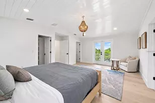 1647 Siesta Dr, Sarasota, FL 34239 - Photo 26