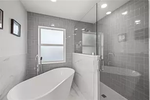 1647 Siesta Dr, Sarasota, FL 34239 - Photo 30