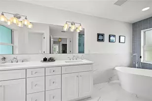 1647 Siesta Dr, Sarasota, FL 34239 - Photo 28