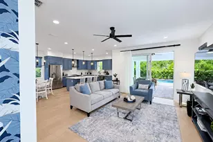 1647 Siesta Dr, Sarasota, FL 34239 - Photo 10