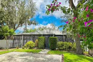 2751 72nd Ave Dr E, Sarasota, FL 34243 - Photo 1