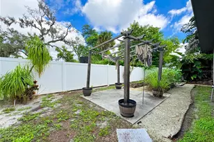 2751 72nd Ave Dr E, Sarasota, FL 34243 - Photo 34