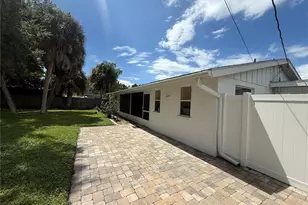 8735 Dunmore Dr, Sarasota, FL 34231 - Photo 24
