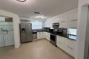 8735 Dunmore Dr, Sarasota, FL 34231 - Photo 6