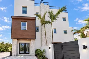 1406 Tangier Way, Sarasota, FL 34239 - Photo 10