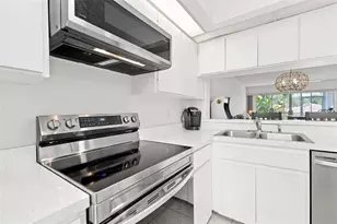 431 Cerromar Ln, Venice, FL 34293 - Photo 10