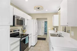 5610 Sheffield Greene Cir, Sarasota, FL 34235 - Photo 8