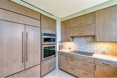 1211 Gulf Of Mexico Drive #302, Longboat Key, FL 34228 - Photo 14
