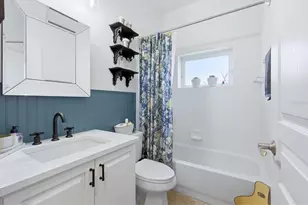 1753 Kingsdown Dr, Sarasota, FL 34240 - Photo 22