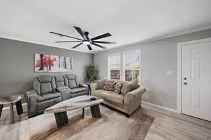 298 Bahama Dr, Palmetto, FL 34221 - Photo 6