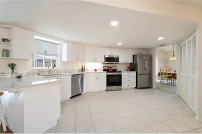 5628 Cynthia Lane, Sarasota, FL 34235 - Photo 10
