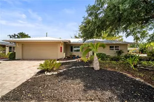 6512 Bowline Dr, Sarasota, FL 34231 - Photo 2