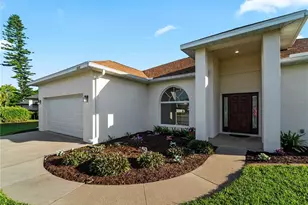 5121 Palm Aire Dr, Sarasota, FL 34243 - Photo 2