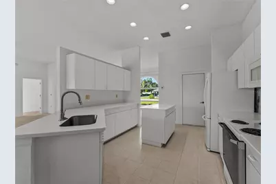 5121 Palm Aire Drive, Sarasota, FL 34243 - Photo 18