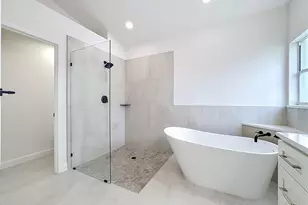 4190 Westbourne Cir, Sarasota, FL 34238 - Photo 16
