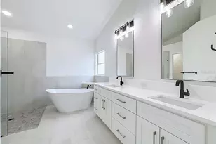 4190 Westbourne Cir, Sarasota, FL 34238 - Photo 14