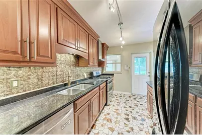 319 20th Street E, Bradenton, FL 34208 - Photo 18