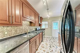 319 20th St E, Bradenton, FL 34208 - Photo 18