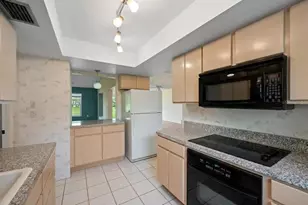 4329 Brittany Ln, Sarasota, FL 34233 - Photo 4