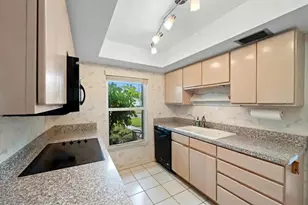 4329 Brittany Ln, Sarasota, FL 34233 - Photo 10