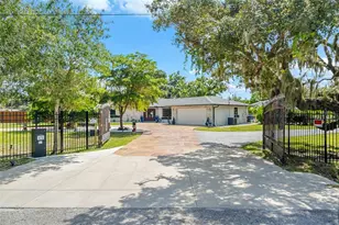 2660 57th St, Sarasota, FL 34243 - Photo 2