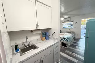 908 Villas Dr, Venice, FL 34285 - Photo 8