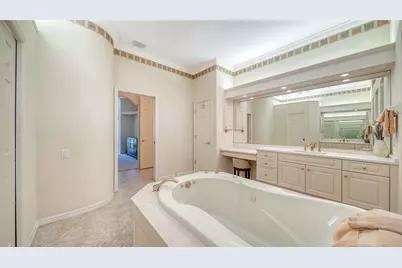 8922 Bloomfield Boulevard, Sarasota, FL 34238 - Photo 24