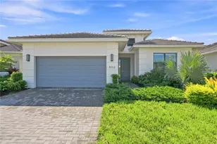4952 Fairhope Cir, Lakewood Ranch, FL 34211 - Photo 2