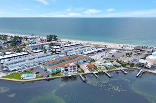 611 Gulf Dr N, Bradenton Beach, FL 34217 - Photo 32