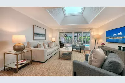 4887 Peregrine Point Circle E, Sarasota, FL 34231 - Photo 4