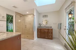 4887 Peregrine Point Cir E, Sarasota, FL 34231 - Photo 32