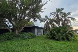1801 Mid Ocean Cir, Sarasota, FL 34239 - Photo 6