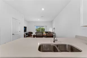 8688 Daybreak St, Sarasota, FL 34241 - Photo 10